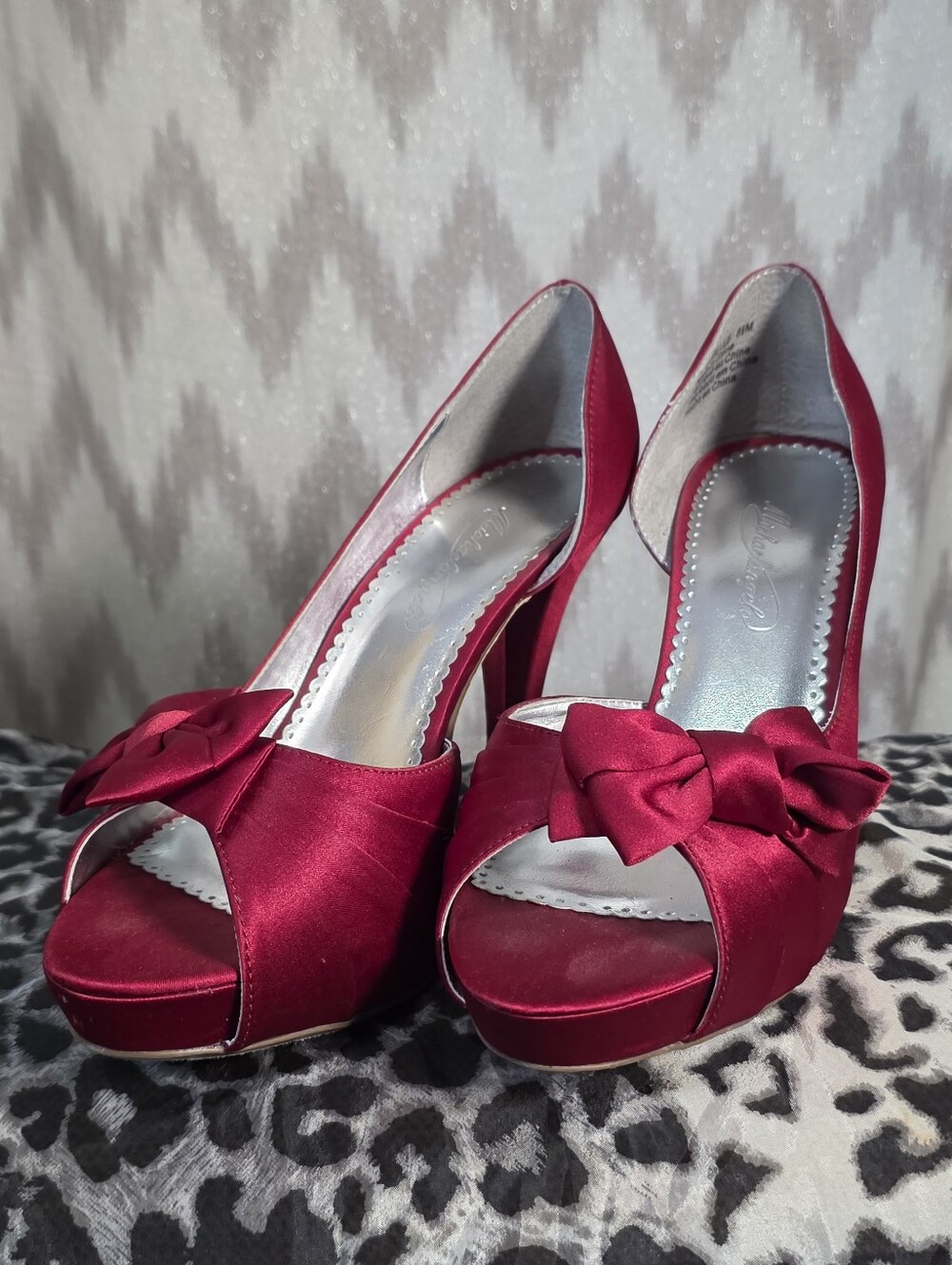 David’s Bridal Michaelangelo Maribelle Red Satin Bow Heels 8.5
